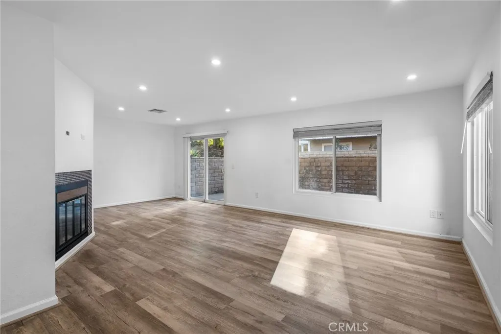 31315 The Old Road D, Castaic, California 91384 home-pic-1